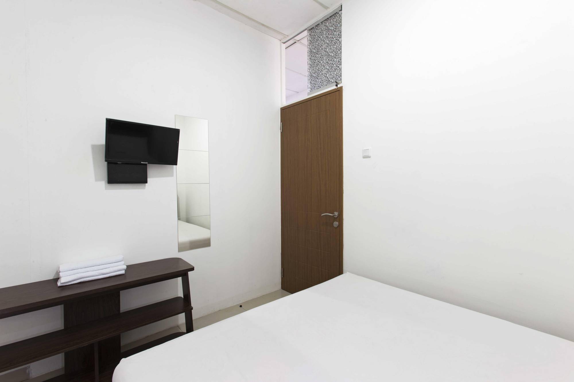 Hotel Reddoorz @ Kemanggisan Dżakarta Zewnętrze zdjęcie